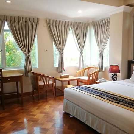 Grand Laurel Hotel Yangon Exterior foto