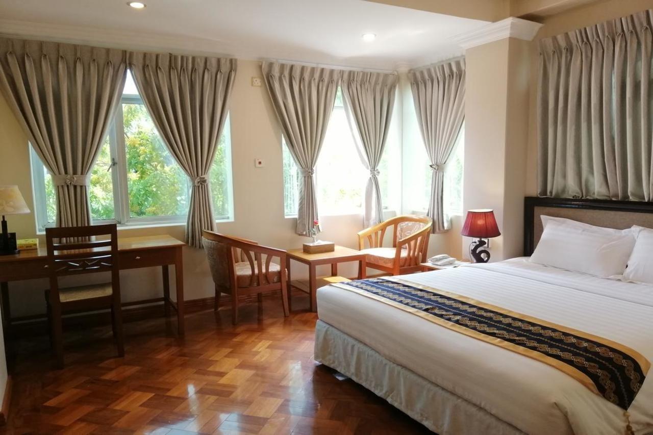 Grand Laurel Hotel Yangon Exterior foto