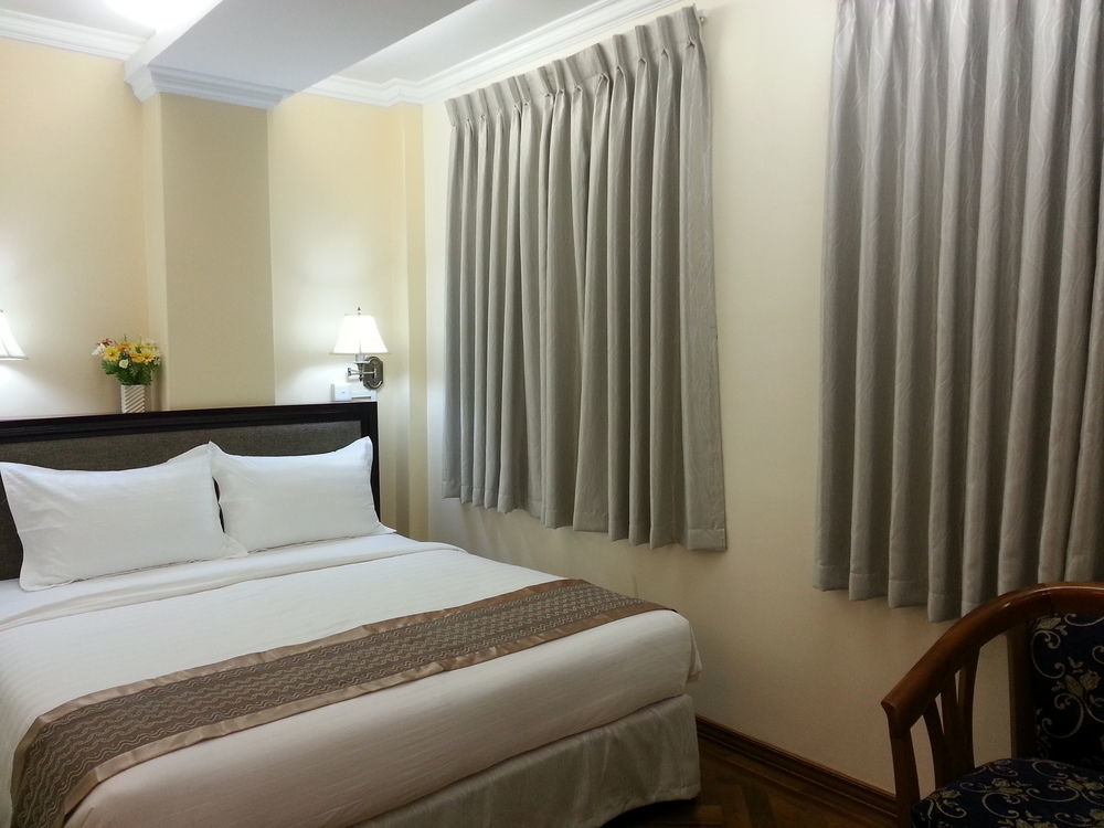 Grand Laurel Hotel Yangon Exterior foto