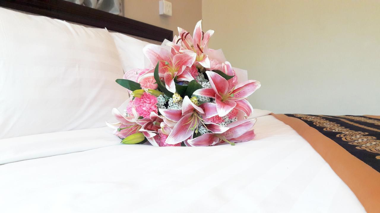 Grand Laurel Hotel Yangon Exterior foto