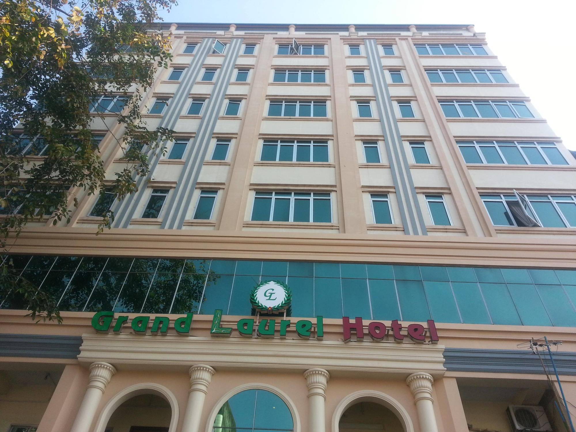 Grand Laurel Hotel Yangon Exterior foto