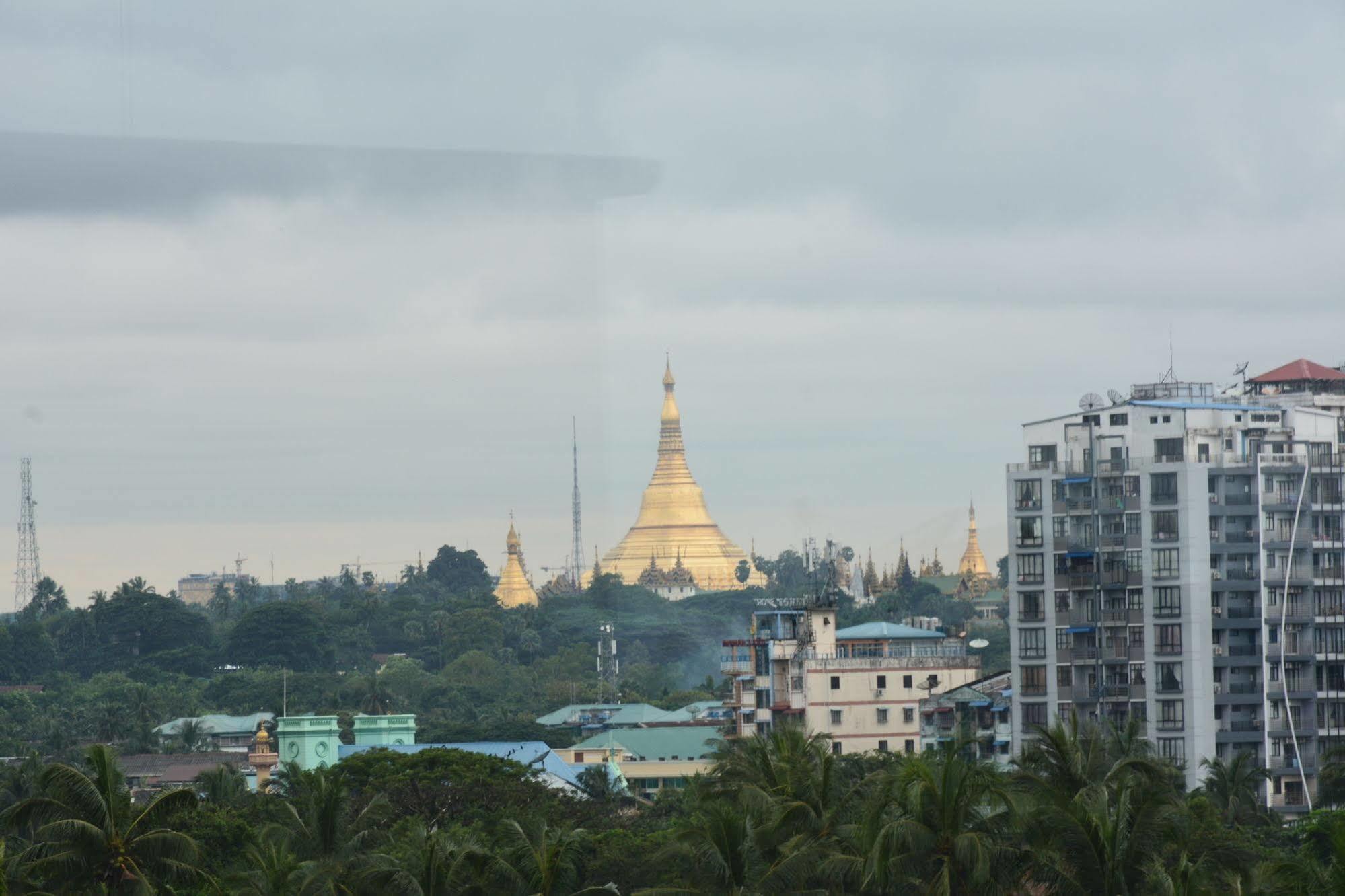 Grand Laurel Hotel Yangon Exterior foto