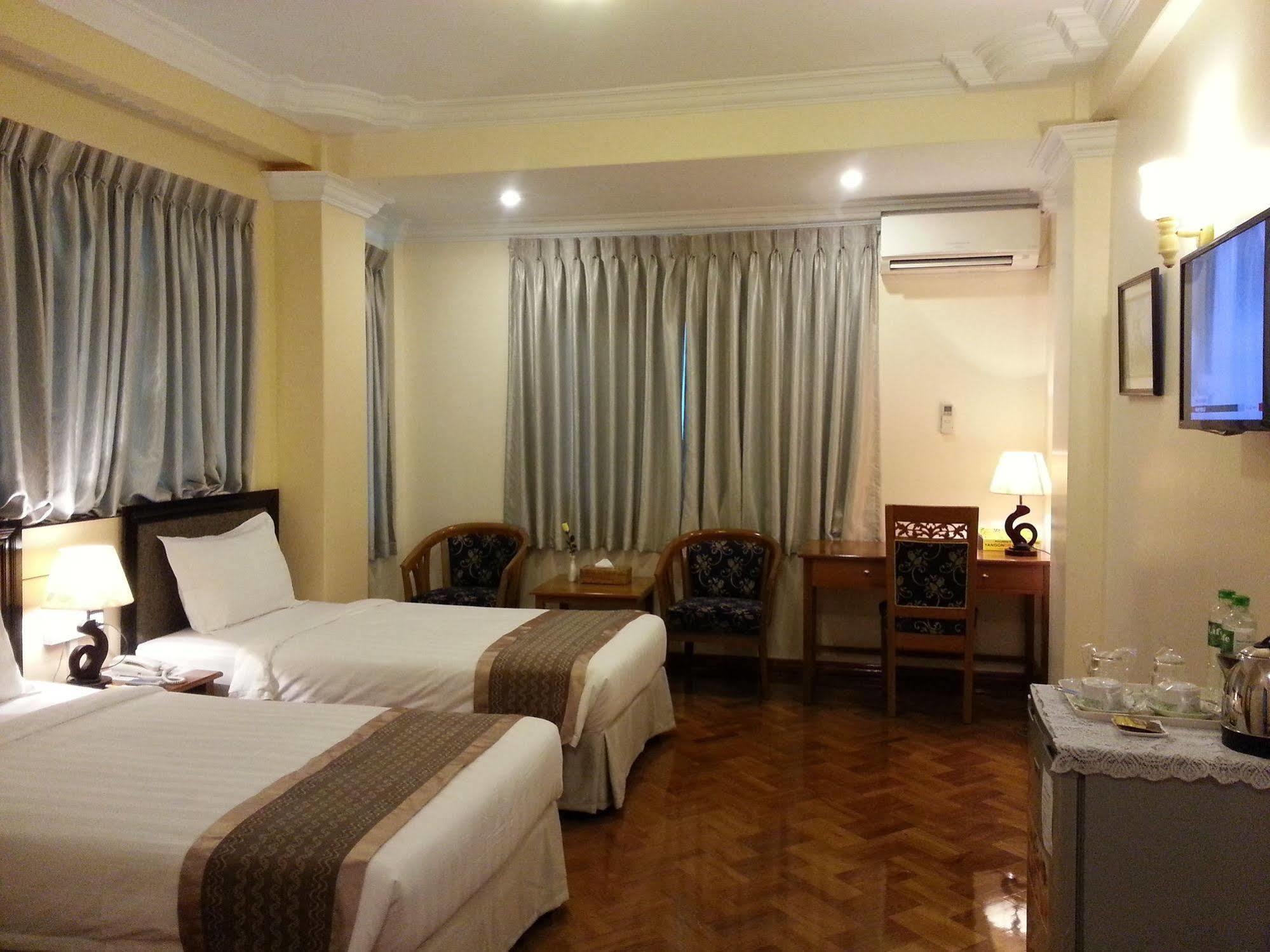 Grand Laurel Hotel Yangon Exterior foto