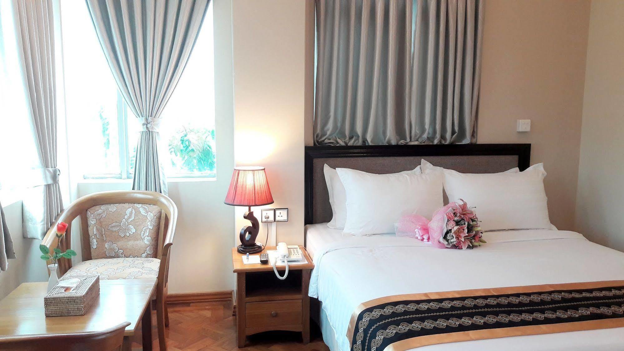 Grand Laurel Hotel Yangon Exterior foto