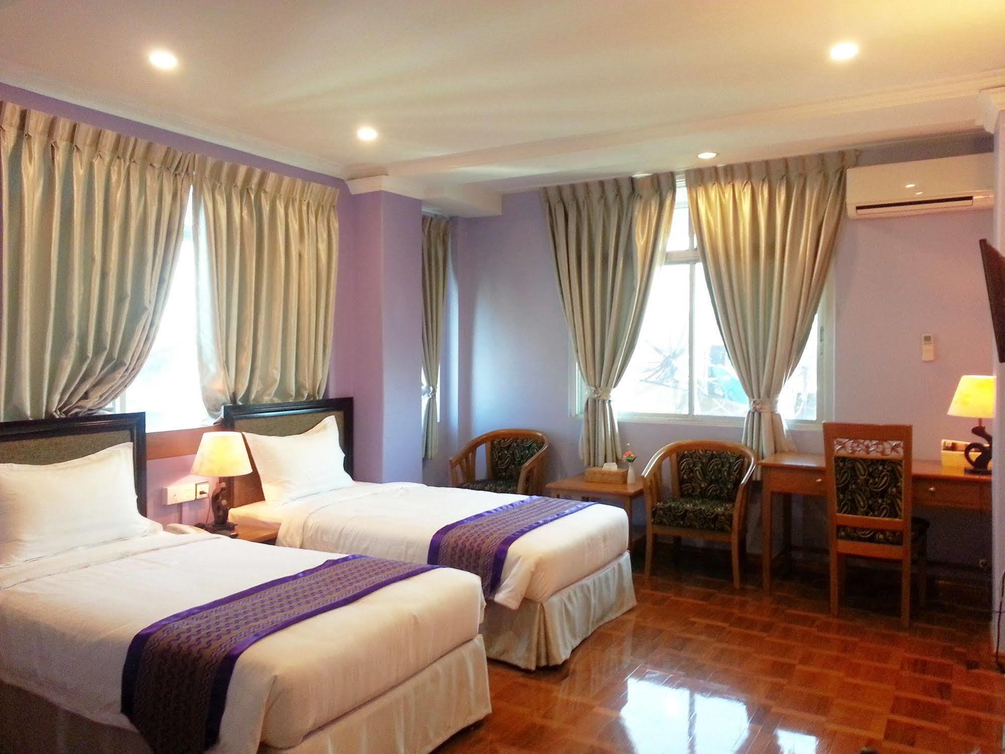 Grand Laurel Hotel Yangon Exterior foto