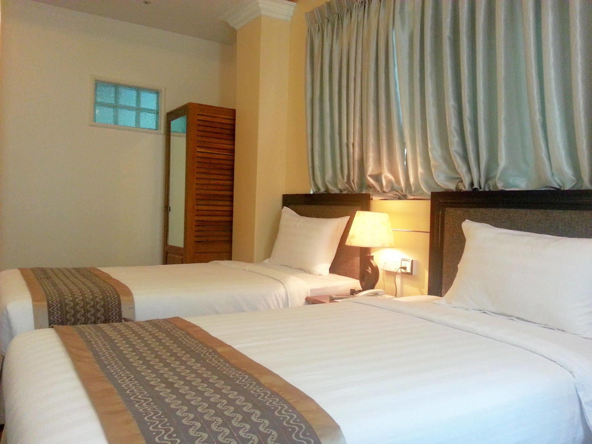 Grand Laurel Hotel Yangon Exterior foto