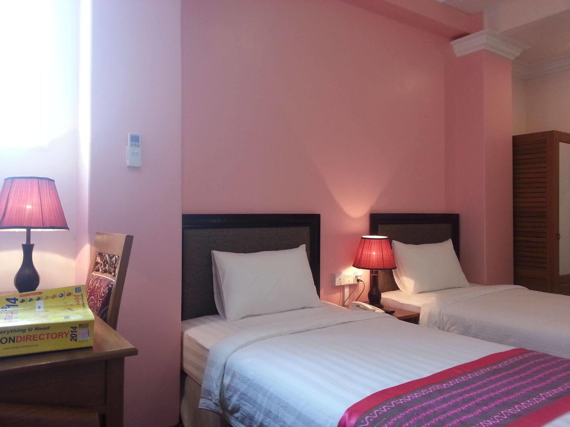 Grand Laurel Hotel Yangon Exterior foto