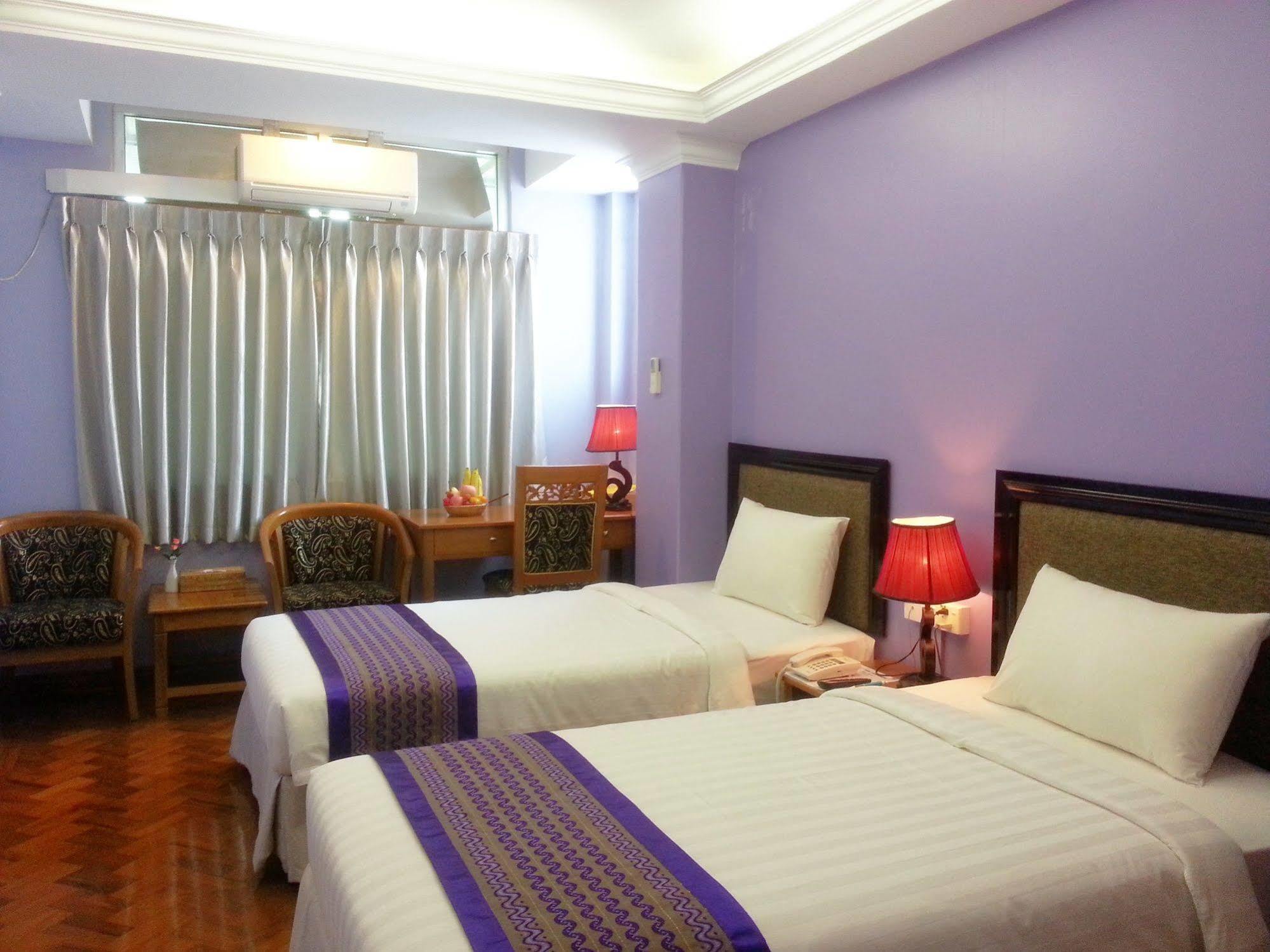 Grand Laurel Hotel Yangon Exterior foto