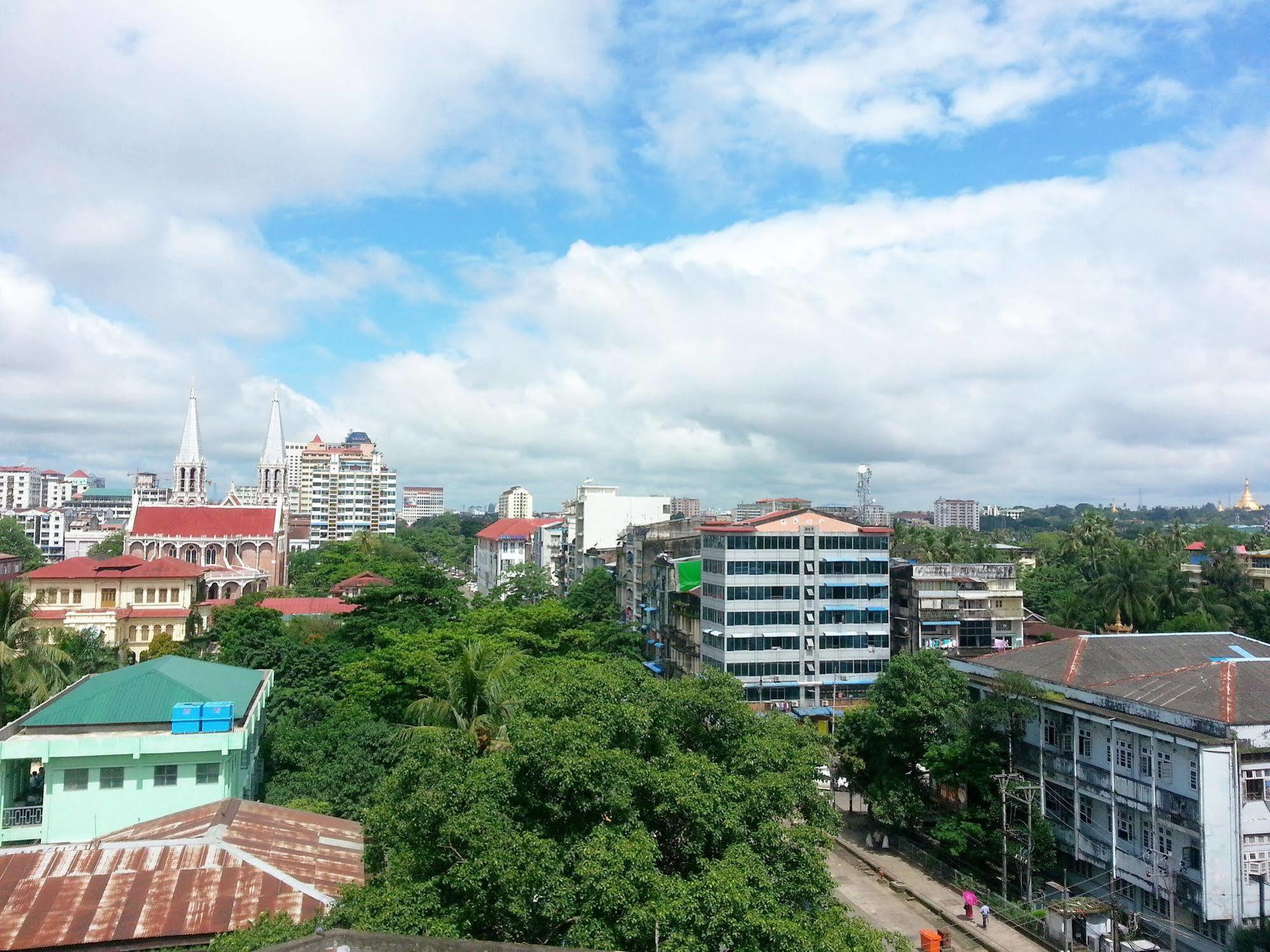 Grand Laurel Hotel Yangon Exterior foto