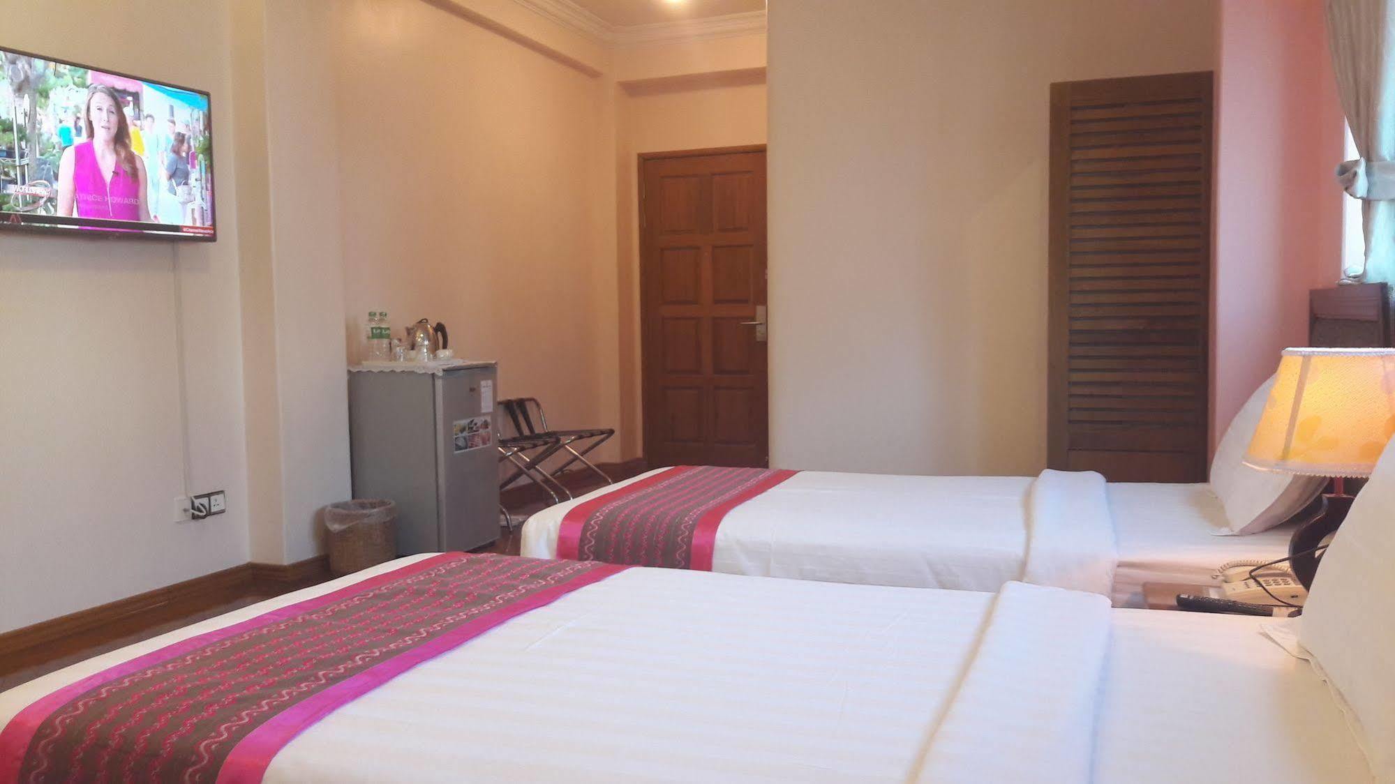 Grand Laurel Hotel Yangon Exterior foto