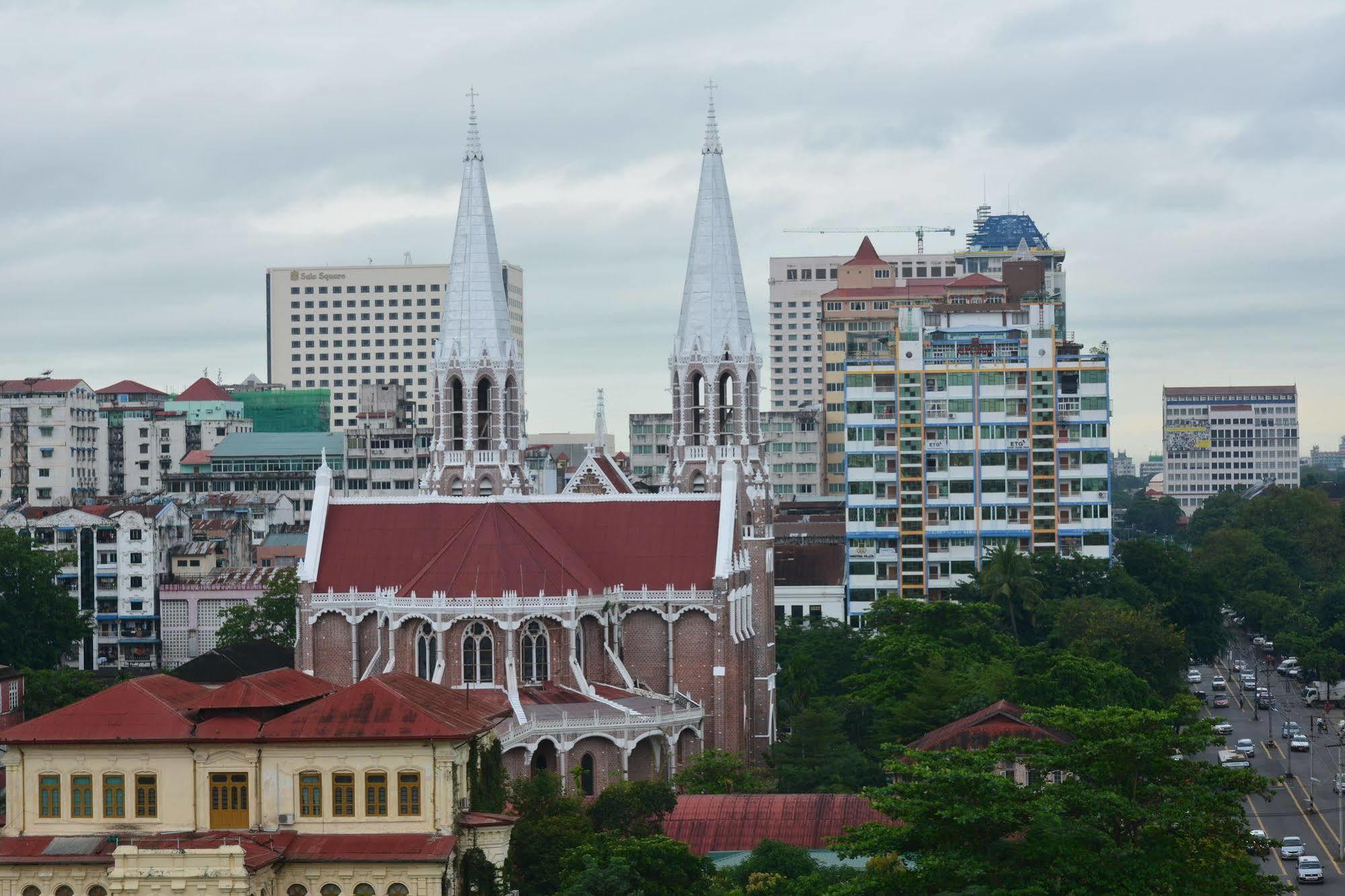 Grand Laurel Hotel Yangon Exterior foto