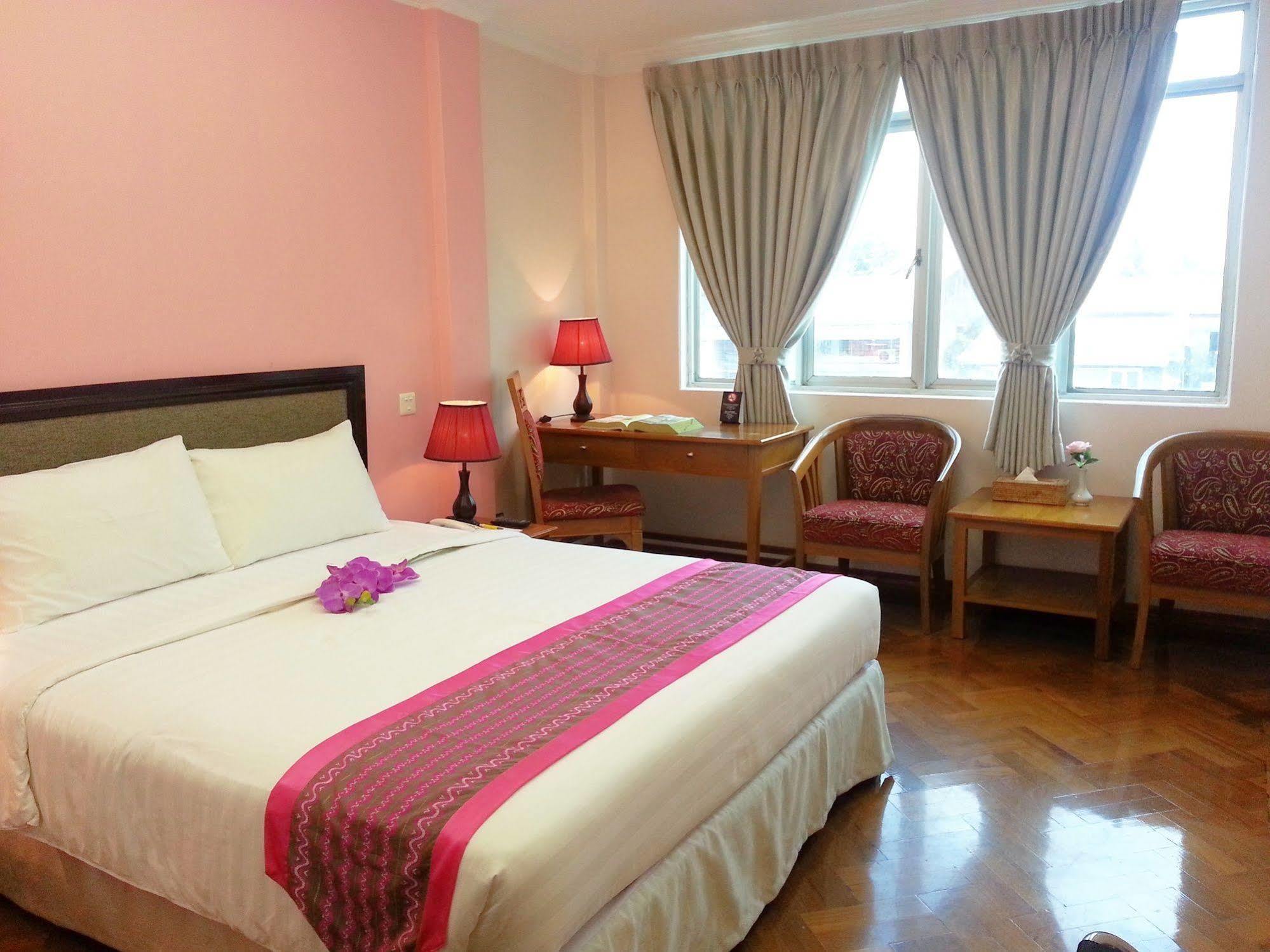 Grand Laurel Hotel Yangon Exterior foto