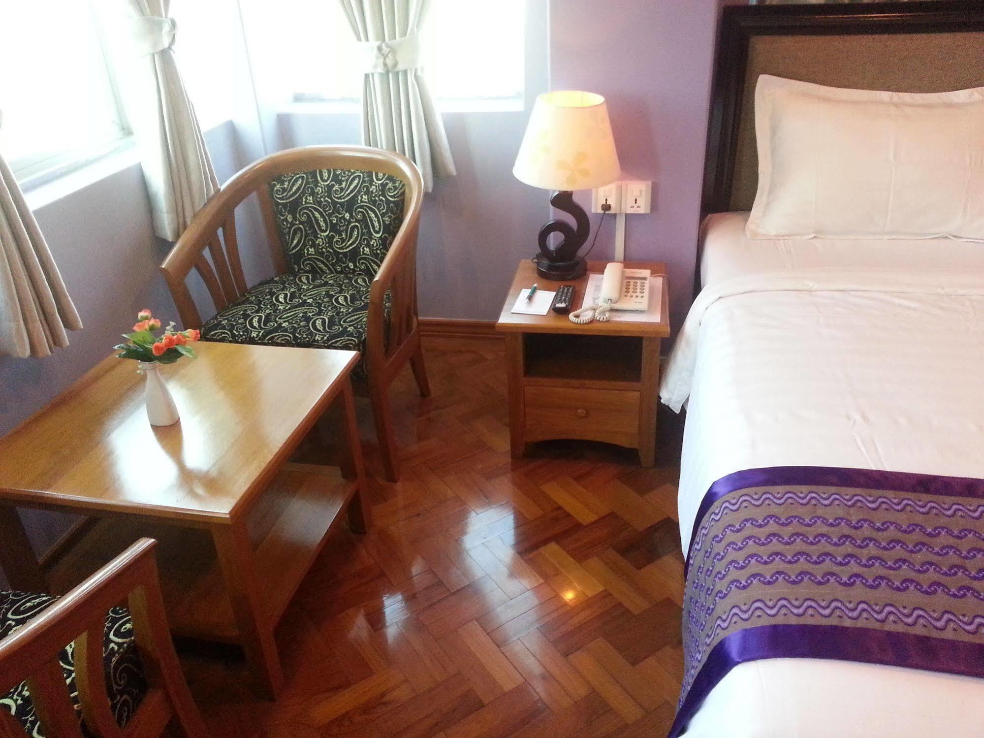 Grand Laurel Hotel Yangon Exterior foto