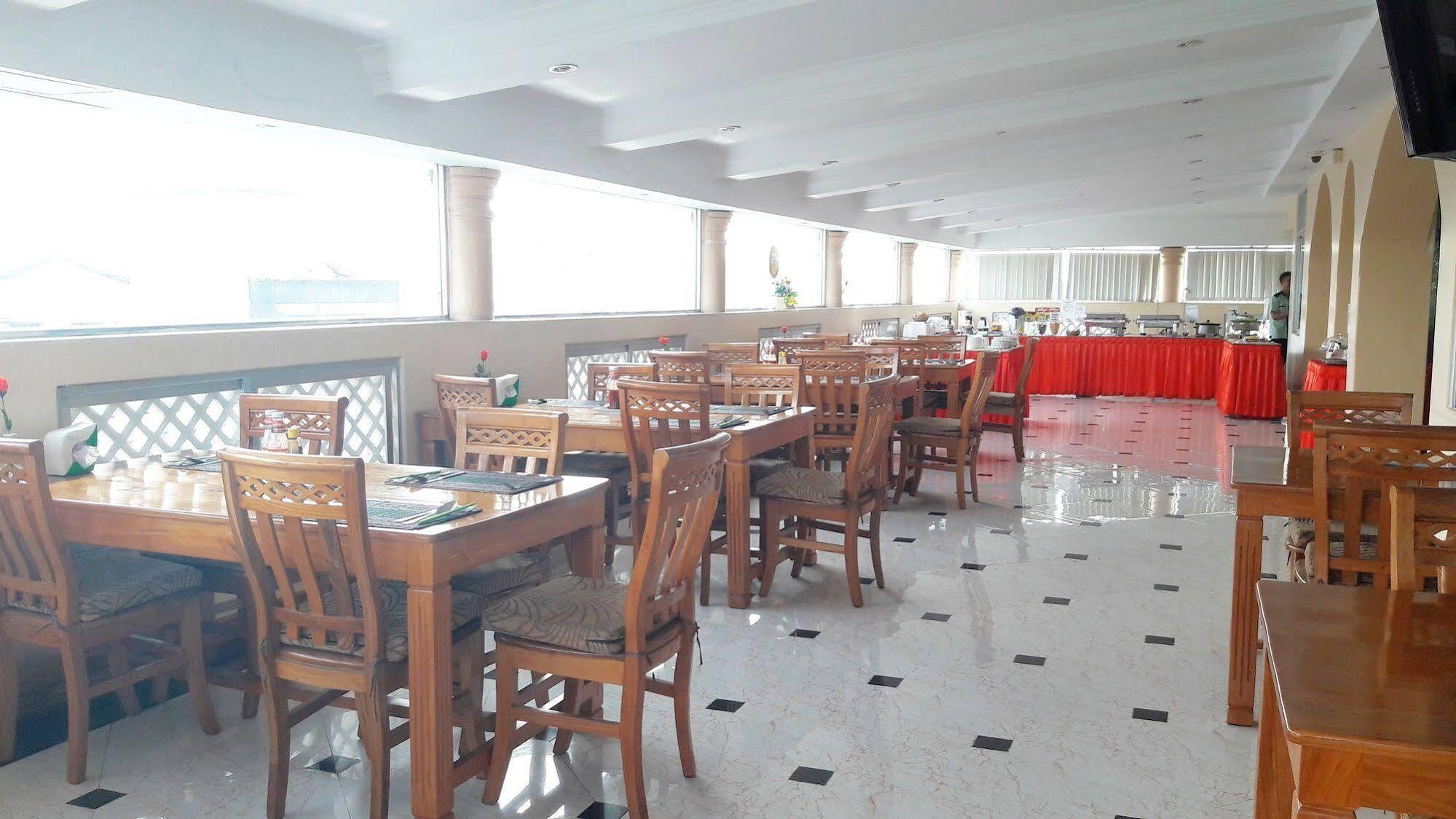 Grand Laurel Hotel Yangon Exterior foto